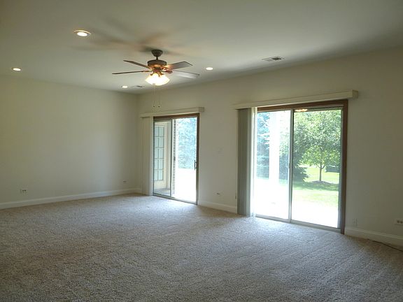 3rd image of 1731 Chesapeake Ln APT 1