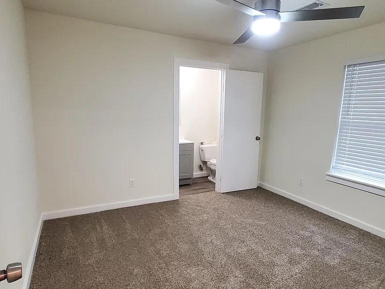 3203 N Winnetka Ave — Photo 16