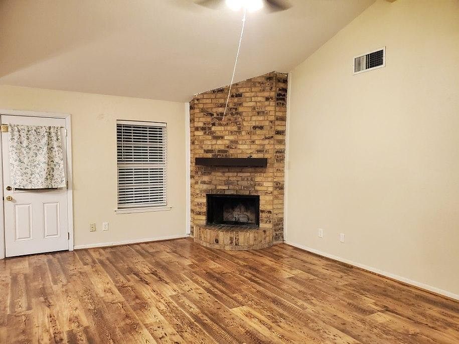 1st image of 2107 Kingsway Dr
