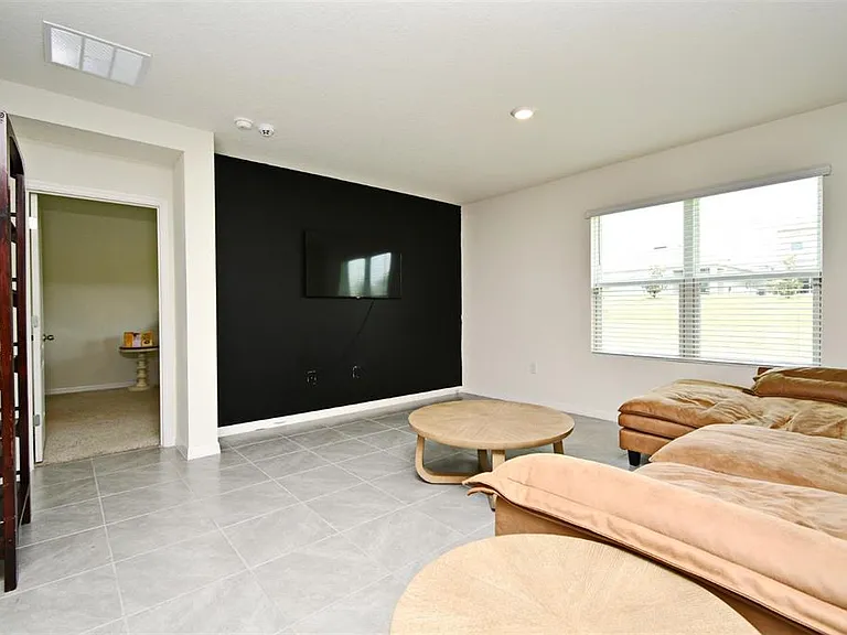 440 Baroness Way — Photo 5