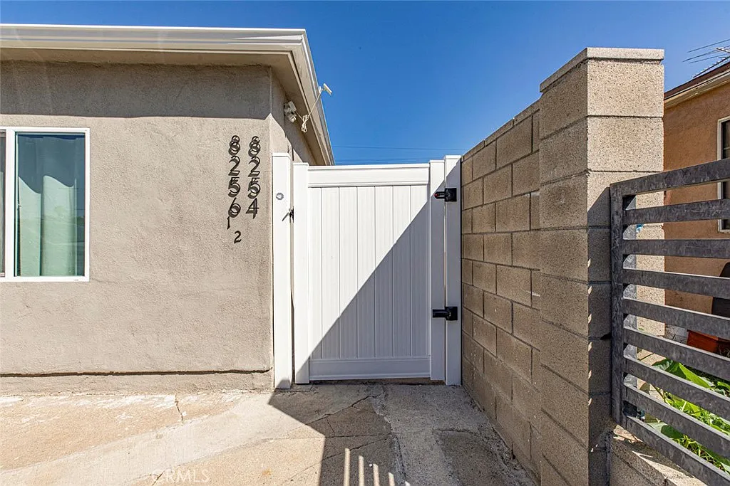 1 bed, 500 sqft, $2,100 — Photo 3