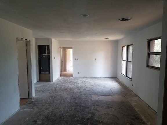 2nd image of 113 N Hearon Dr