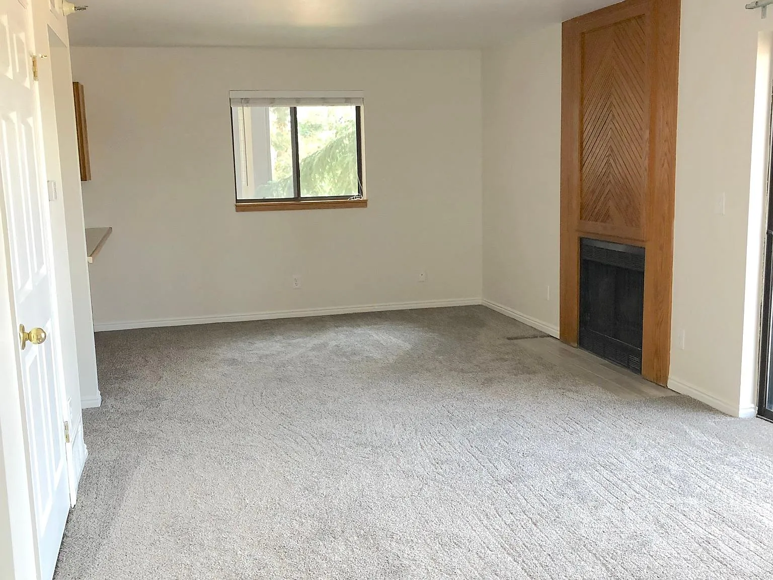 2 bed, 900 sqft, $2,400 — Photo 4