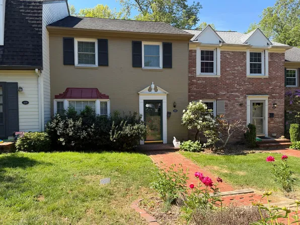 107 Georgetown Grn, Charlottesville, VA 22901