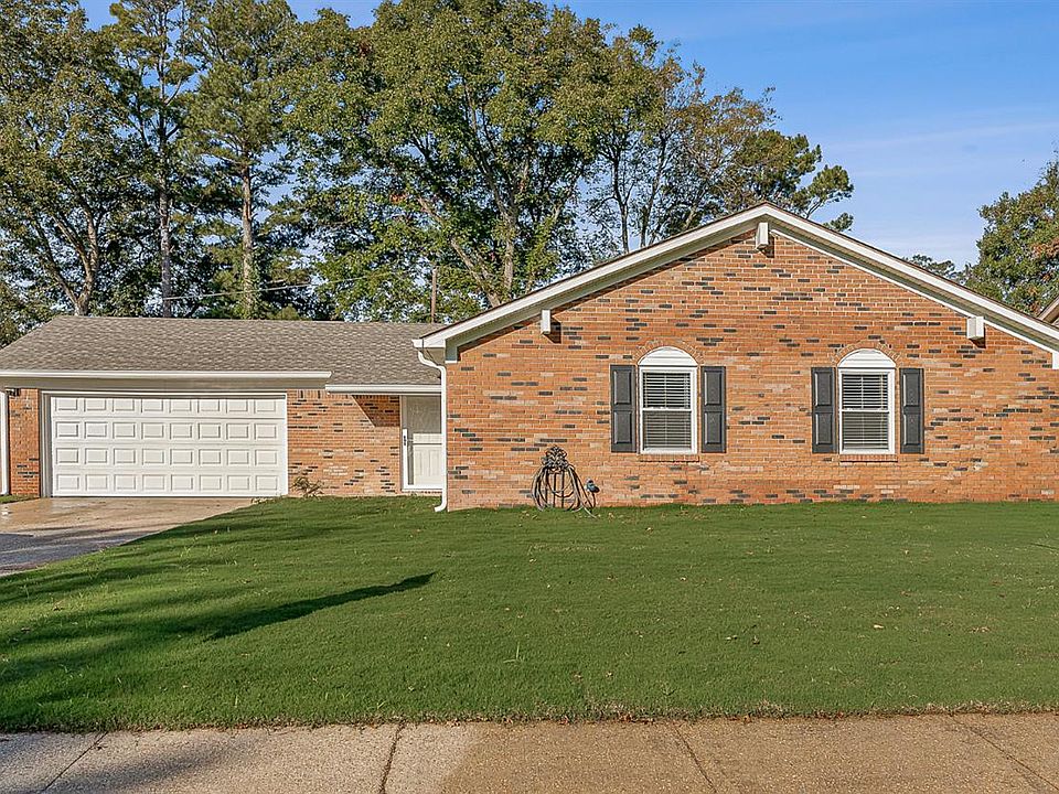 1st image of 1021 Leawood St