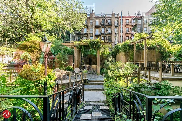 Rented by Wave Real Estate Group | media 35