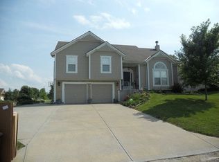 16531 Quail Walk St, Basehor, KS 66012