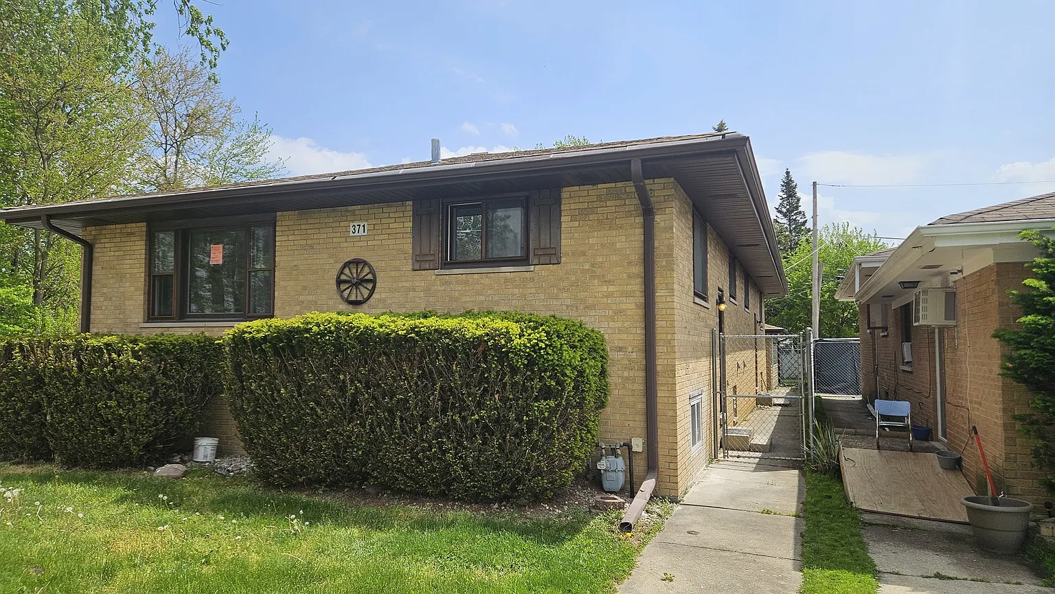 371 Buffalo Ave photo 1