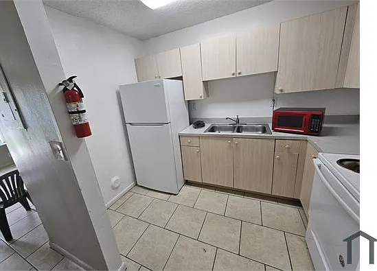 100 NW 14th Ave #10 — Photo 6