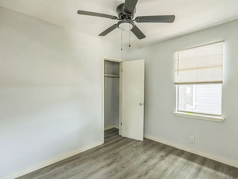 1007 W Saint Charles St #6 — Photo 10
