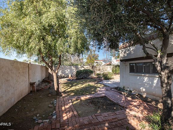 3rd image of 1217 E Escondido Dr