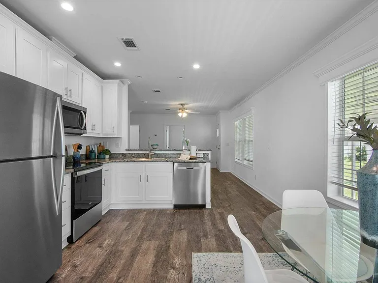 1284 Plymouth Pl — Photo 21