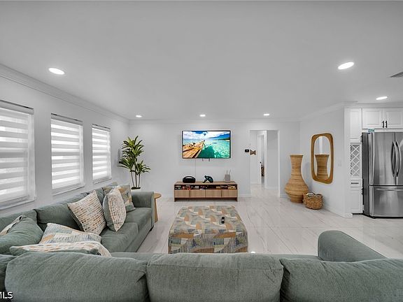 5th image of 1147 SW 39th St