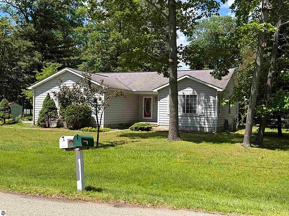 2nd image of 441 Lakewood Dr