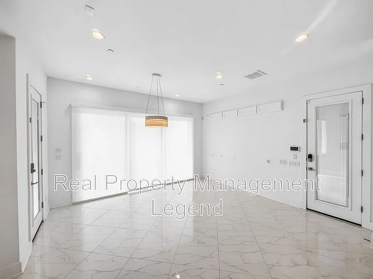 809 Jamestown Ln — Photo 28