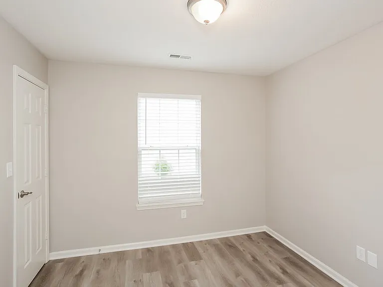 126 Thistlewood Dr — Photo 10
