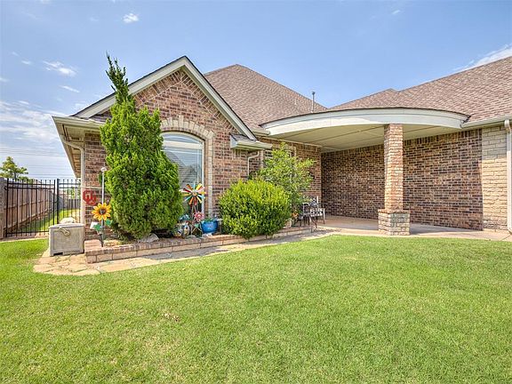 3rd image of 3112 Venice Ct
