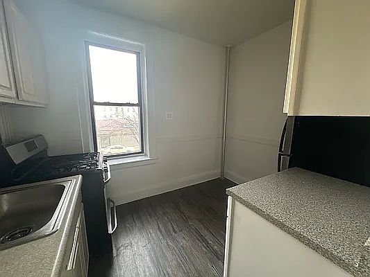 5th image of 41-42 44th St #B
