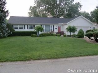 1807 Phillips Pl, Charleston, IL 61920