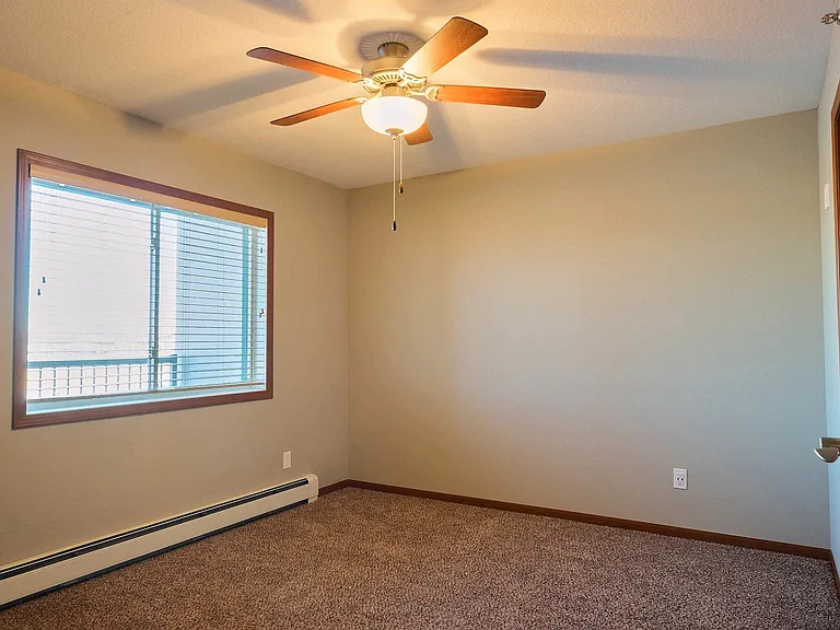 Fargo, ND Urban Plains Apartments | Bedroom