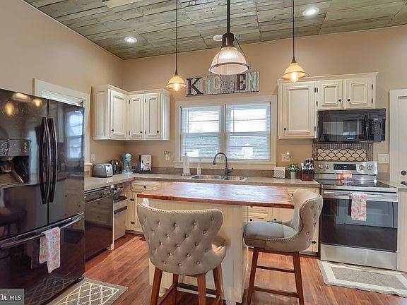 5th image of 204 W Market St #206