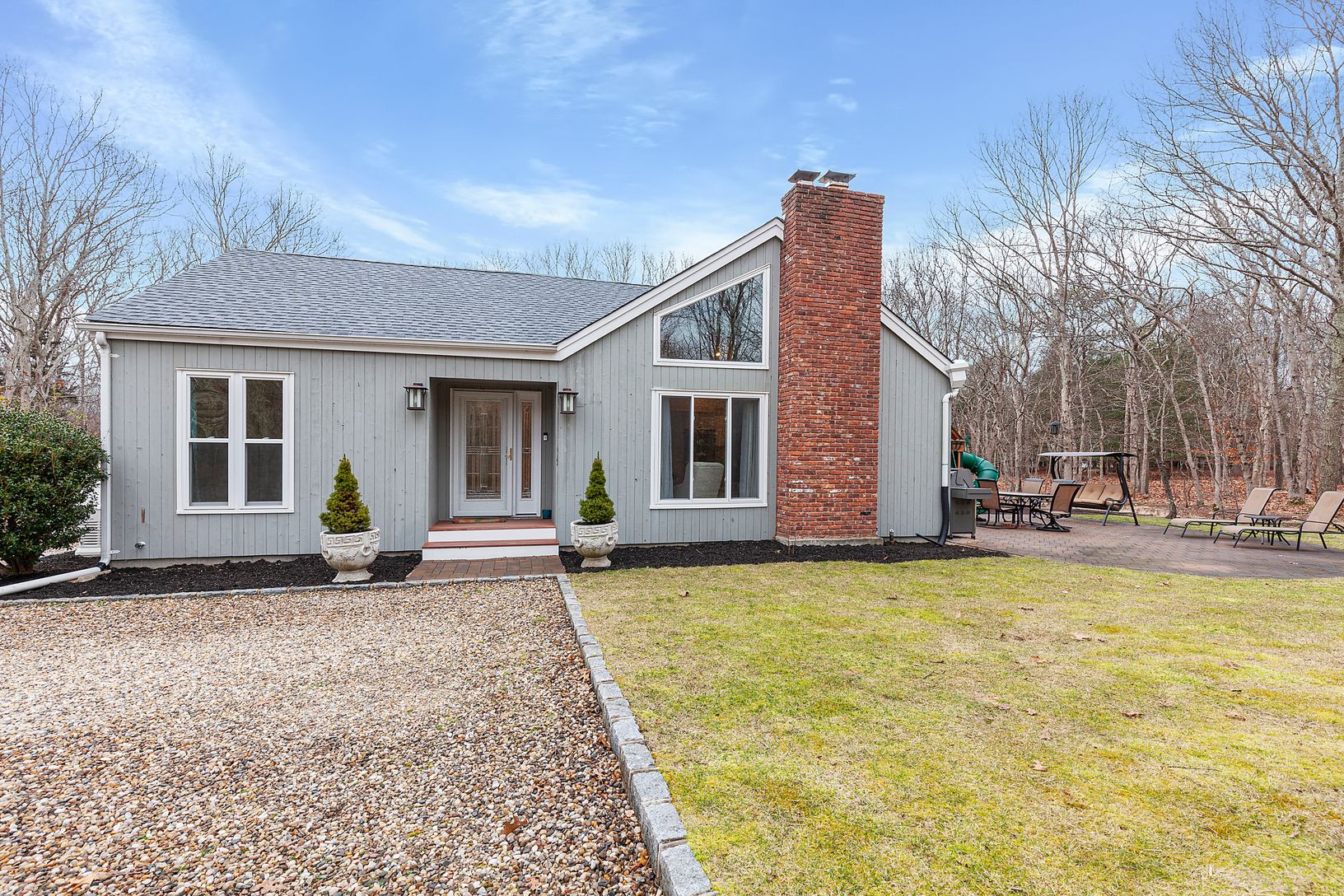  Front of House w/ Side Yard