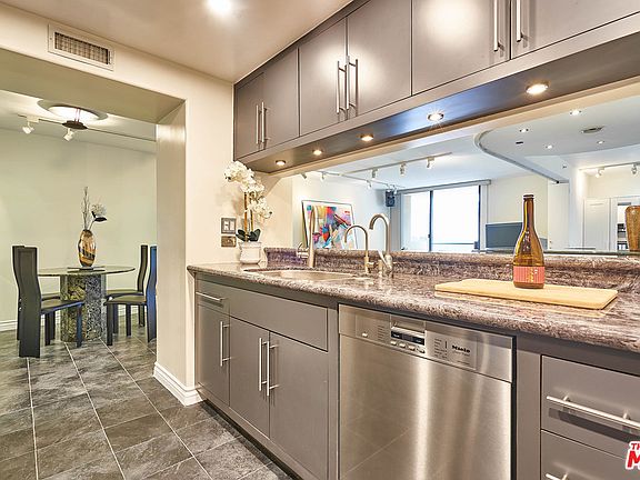 4th image of 600 W 9th St APT 807