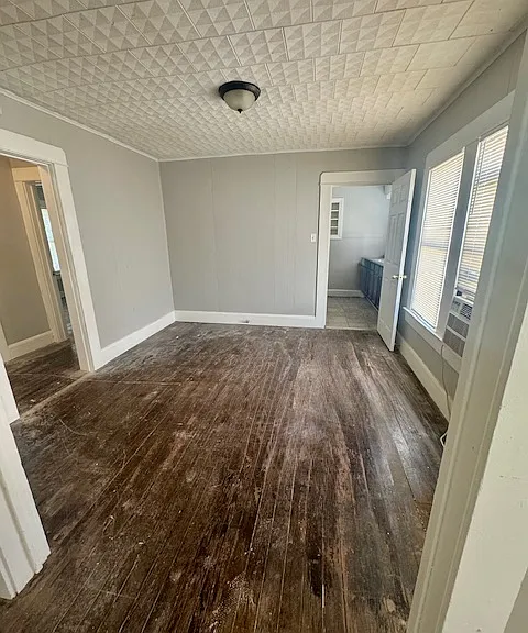 2121 Lyle Ave — Photo 6