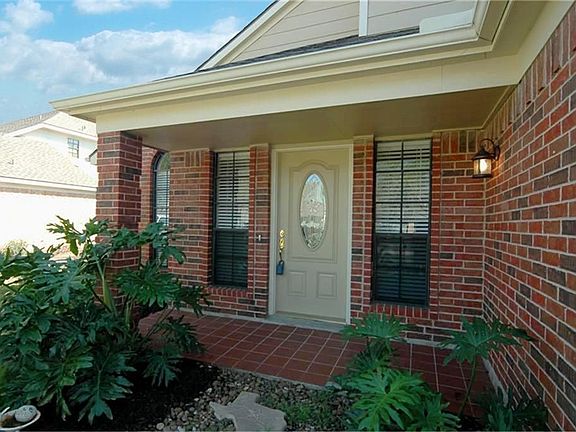 3rd image of 2529 Sawyer Dr