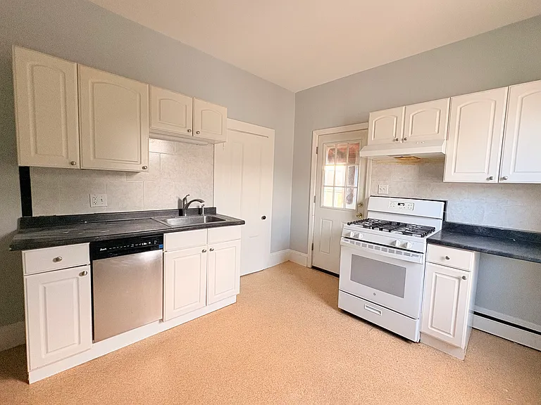 21-23 Lowell St #2 — Photo 7
