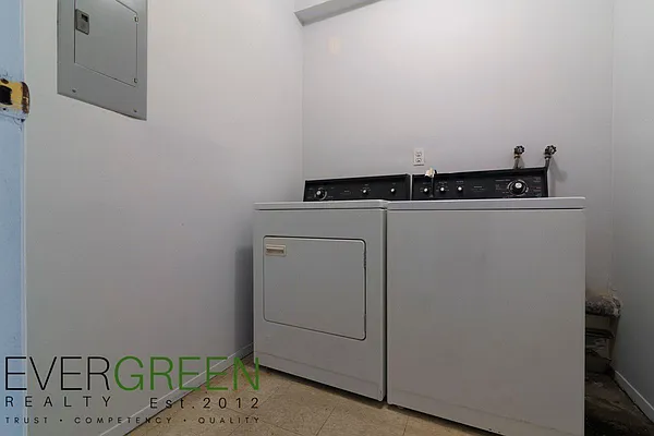 Rented by Evergreen Apartments BK | media 28