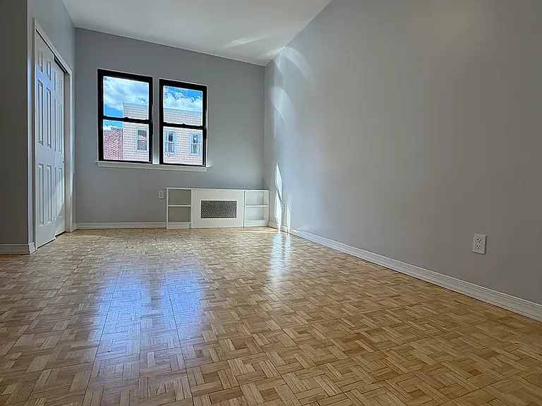 616 Manhattan Ave #3R — Photo 3