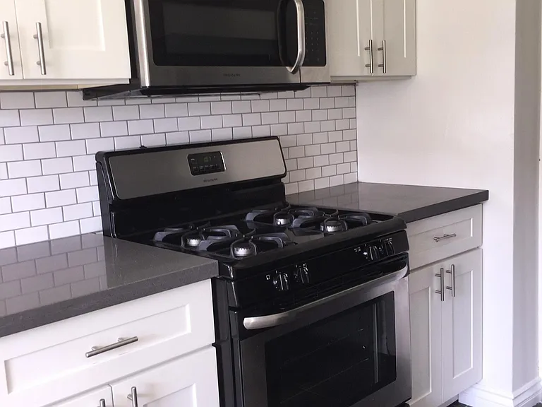 1732 E Sycamore Ave #A — Photo 2