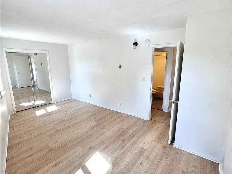 2043 W Allen St #A — Photo 15