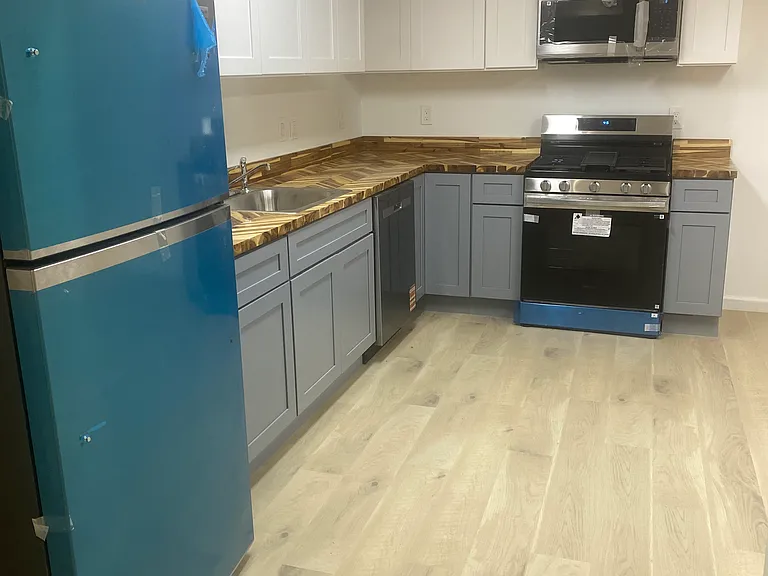 2718 Hamlin St NE #B — Photo 8