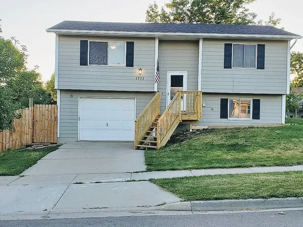 1711 Plateau Ln, Rapid City, SD 57703