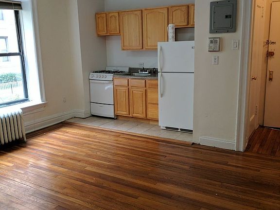 3rd image of 8409 Talbot St APT C11