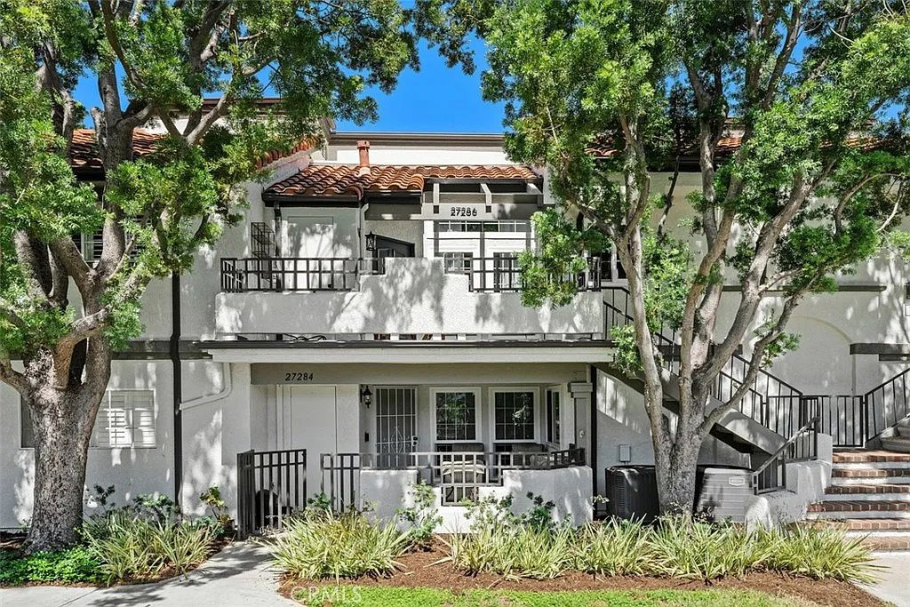 1 bed, 890 sqft, $3,100 — Photo 1