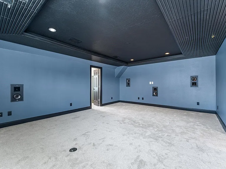 447 N Gate Stone — Photo 33