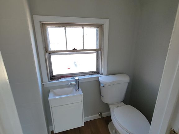 Fully renovated bathroom upstairs