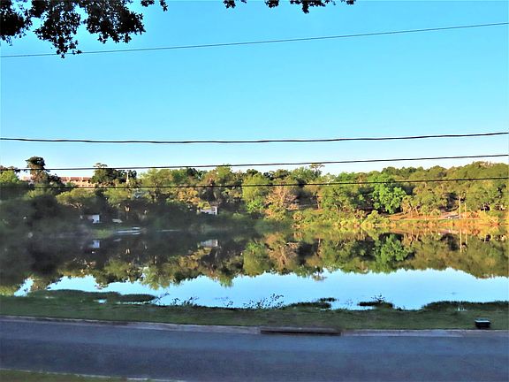 5th image of 155 Sunnyside Dr