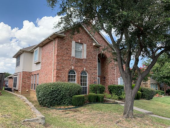 2nd image of 1725 Blackstone Dr