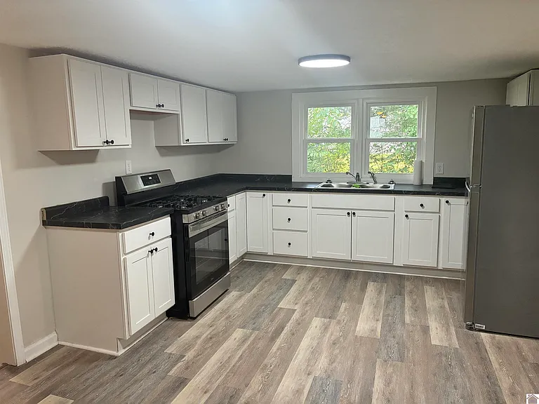 1207 Markham Ave — Photo 9