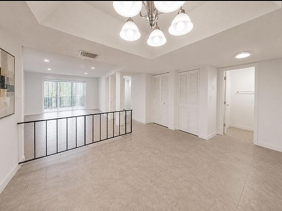5th image of 3740 Inverrary Dr APT 3G