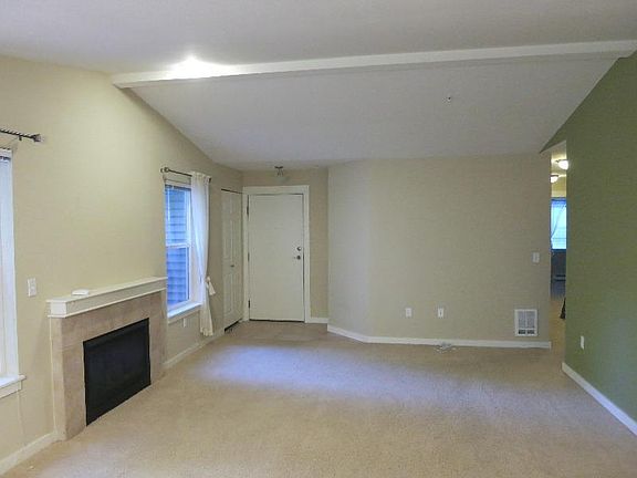 4th image of 25025 SE Klahanie Blvd APT C305
