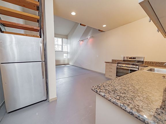 5th image of 400 Derby Ave APT 8