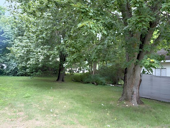 5th image of 7189 Lakeshore Rd
