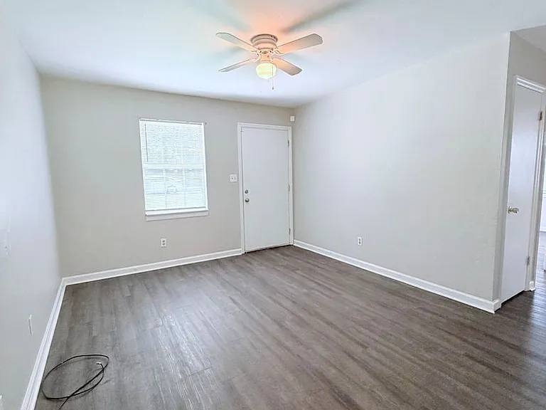 4830 Ruthenia Rd — Photo 3