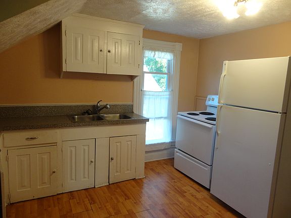 5th image of 404 1/2 W Lapeer St