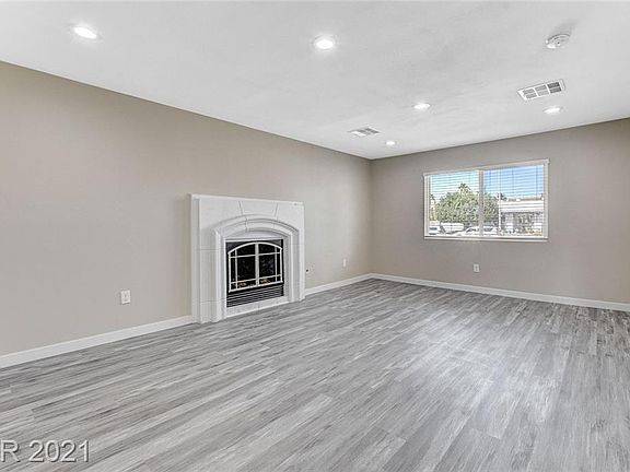 5th image of 2845 Congress Ave